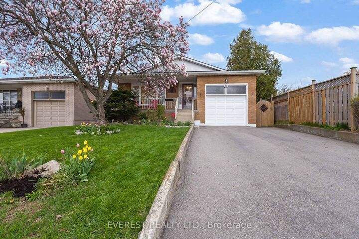 27 Lavina Crescent — photo 1