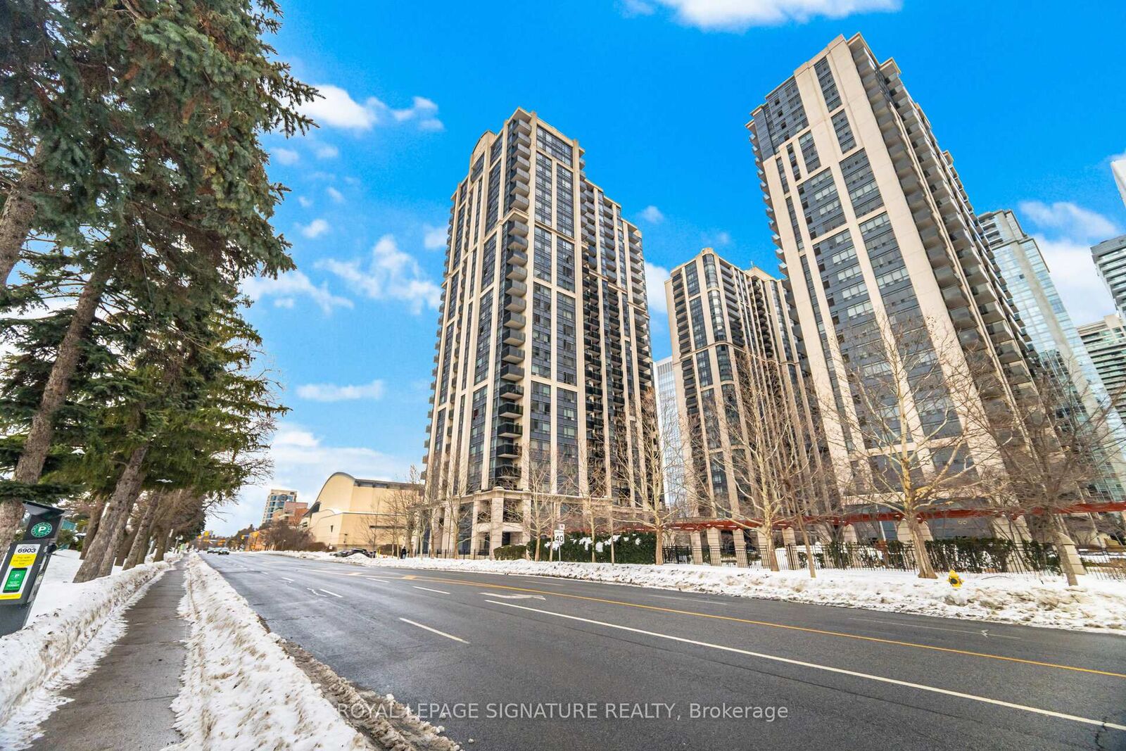 Photo de la propriété:  153 Beecroft Road N Ph109  ON M2N 7C5 