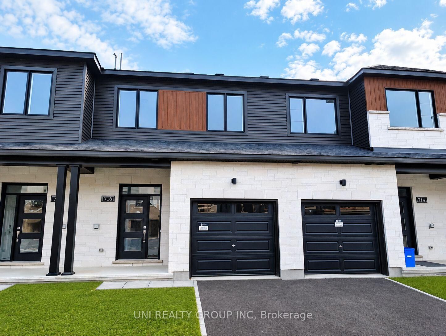 Property Photo:  716 Tadpole Crescent  ON K2J 7N1 