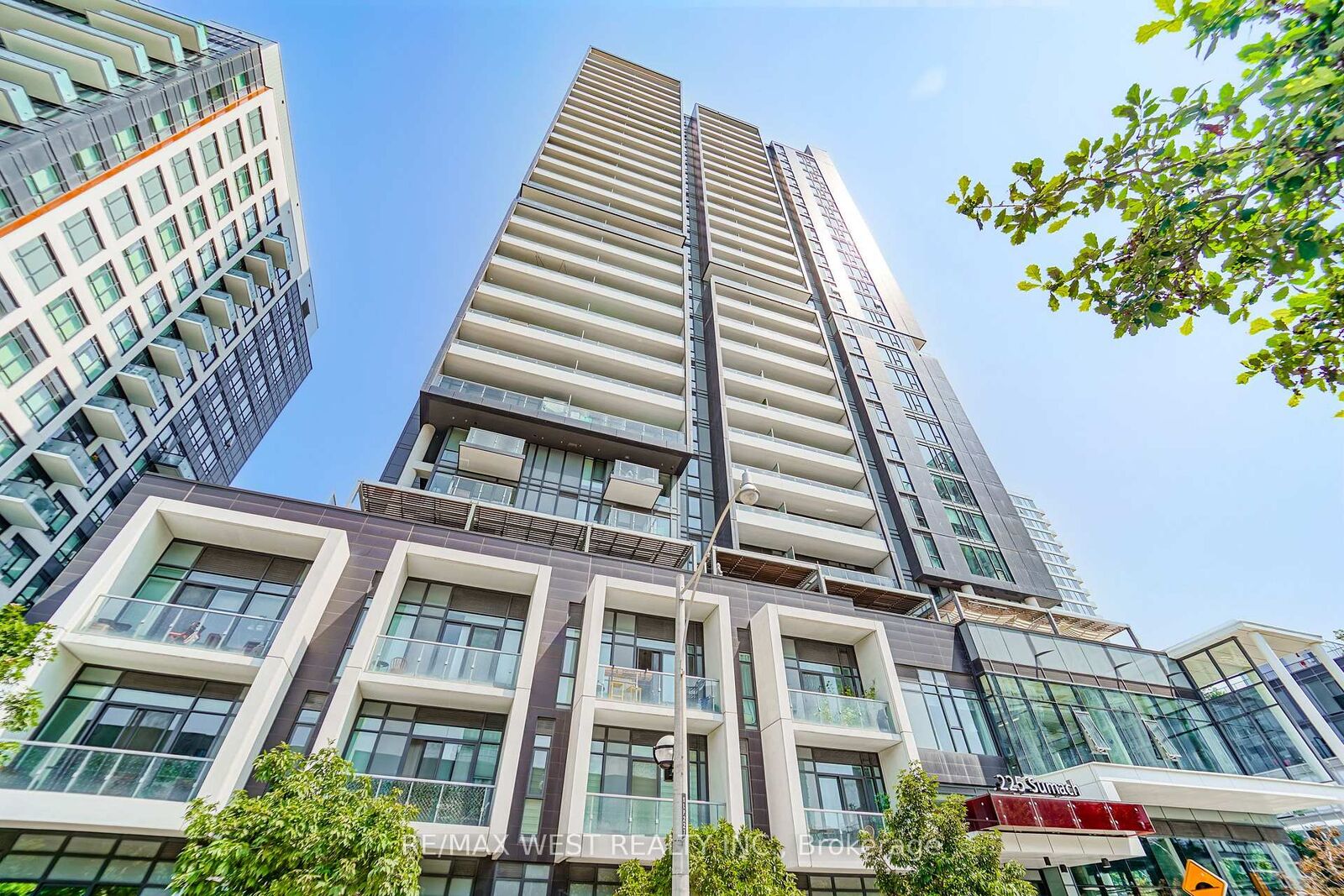 Property Photo:  225 Sumach Street 1511  ON M5A 0R8 