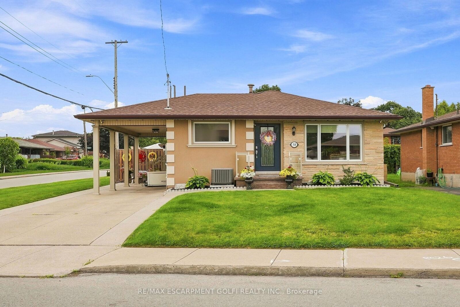 Property Photo: 58 Moxley Drive ON L8T 3Y7