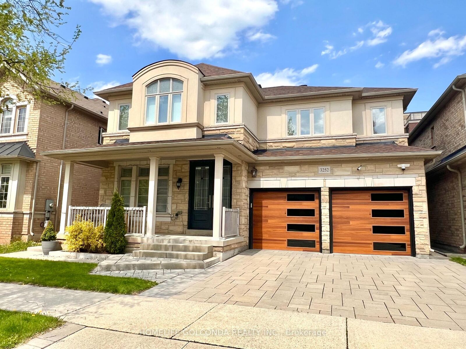 Property Photo: 3252 Larry Crescent ON L6M 0S9