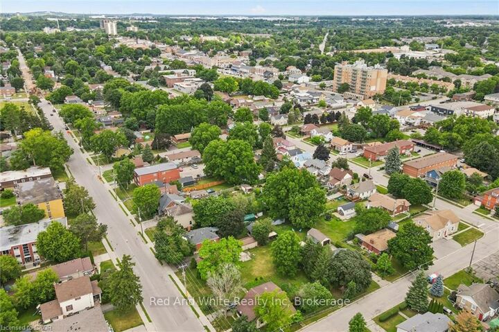 Property Photo:  1271 Hamilton Street  ON N3H 3G4 
