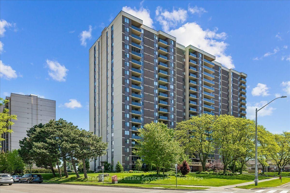 Property Photo: 301 Frances Avenue 709 ON L8E 3W6