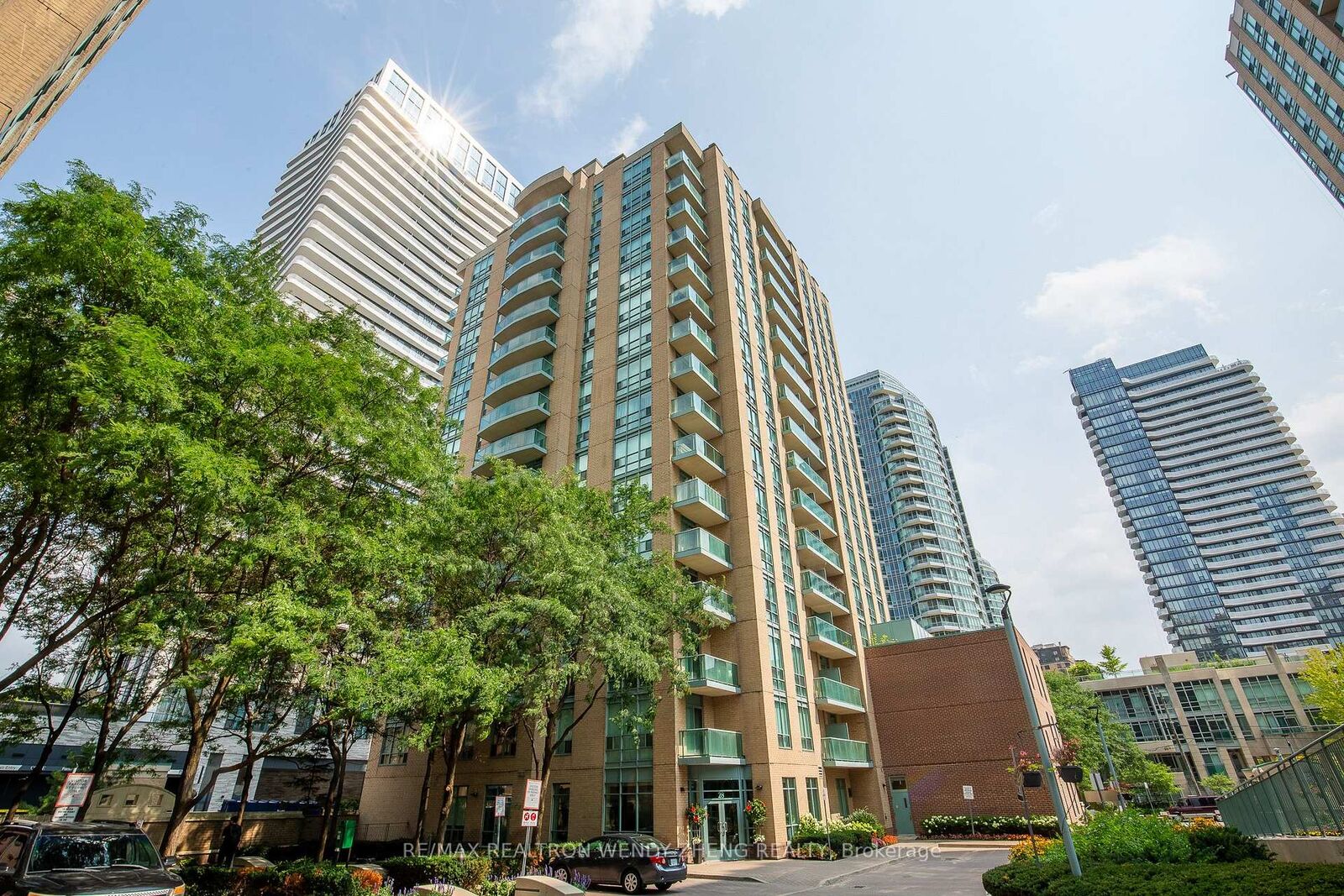 Property Photo: 28 Olive Avenue 208 ON M2N 7E6