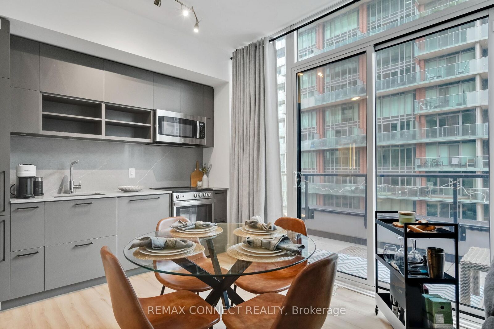 Property Photo:  135 East Liberty Street 714  ON M6K 0G7 