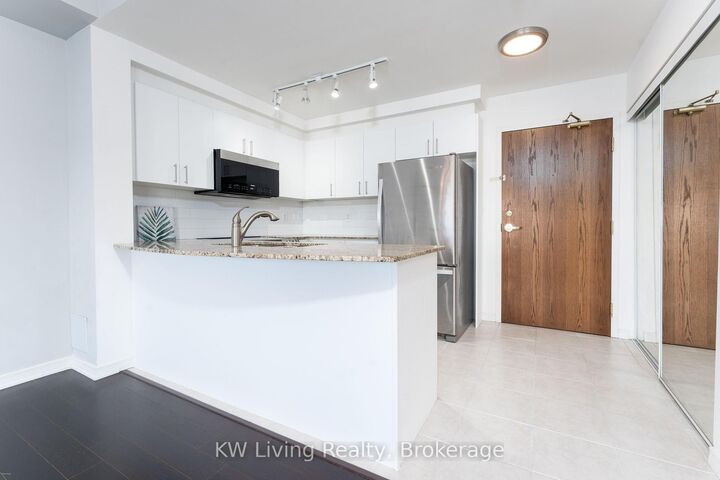 Photo de la propriété: 8 Maison Parc Court 703 ON L4J 9K5