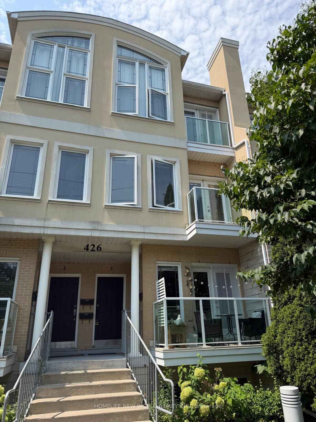 Property Photo: 426 Kenneth Avenue 3 ON M2N 4W3