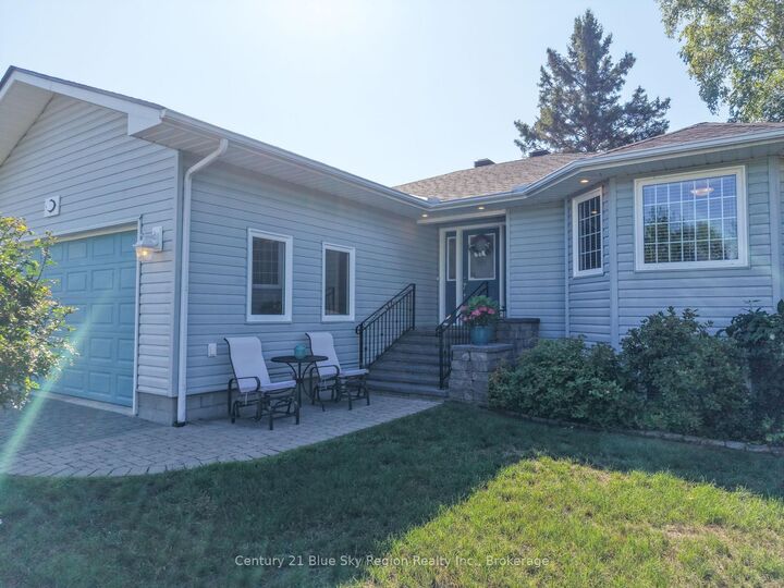 Property Photo: 33 Golf Course Road ON P0H 1H0