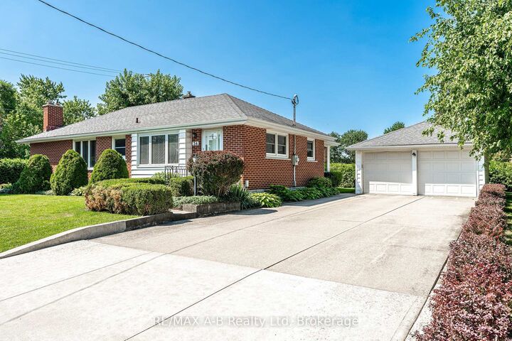 Property Photo:  34 Warner Street  ON N4X 0C3 