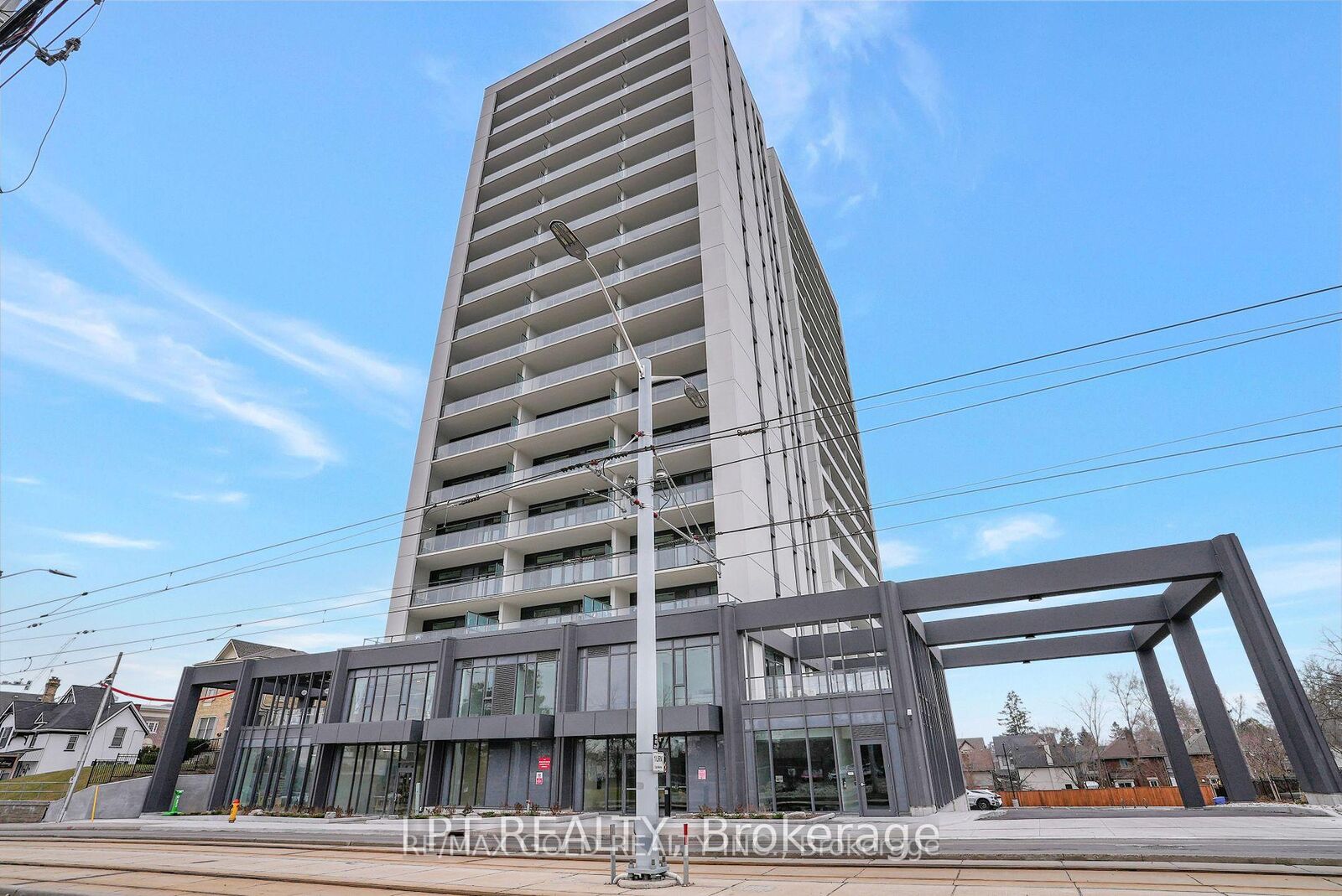 Property Photo:  741 King Street W 1313  ON N2G 1E5 