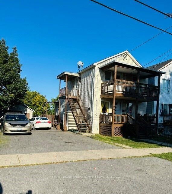 Photo de la propriété: 221 St Felix Street 221-221A ON K6H 5A4