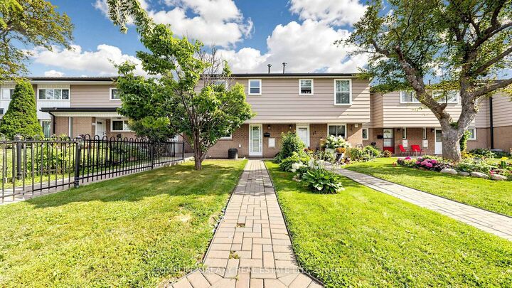 Property Photo:  925 Bayly Street 16  ON L1W 1L4 
