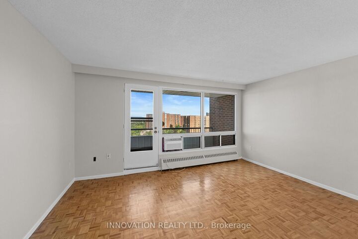 Property Photo:  20 Chesterton Drive 1214  ON K2E 6Z7 
