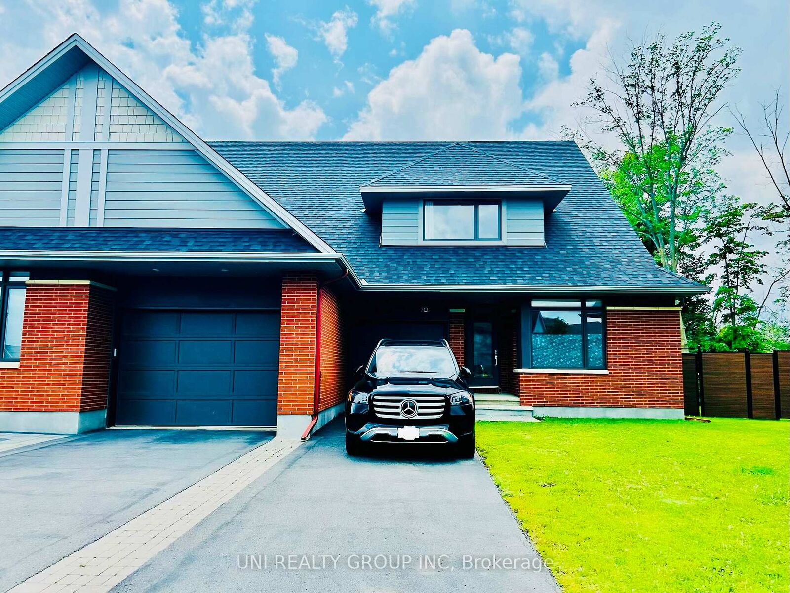 Property Photo: 70 Stanhope Court ON K2J 6S2