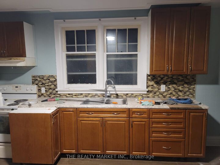 Property Photo: 287 Verdun Road ON L1H 5T1