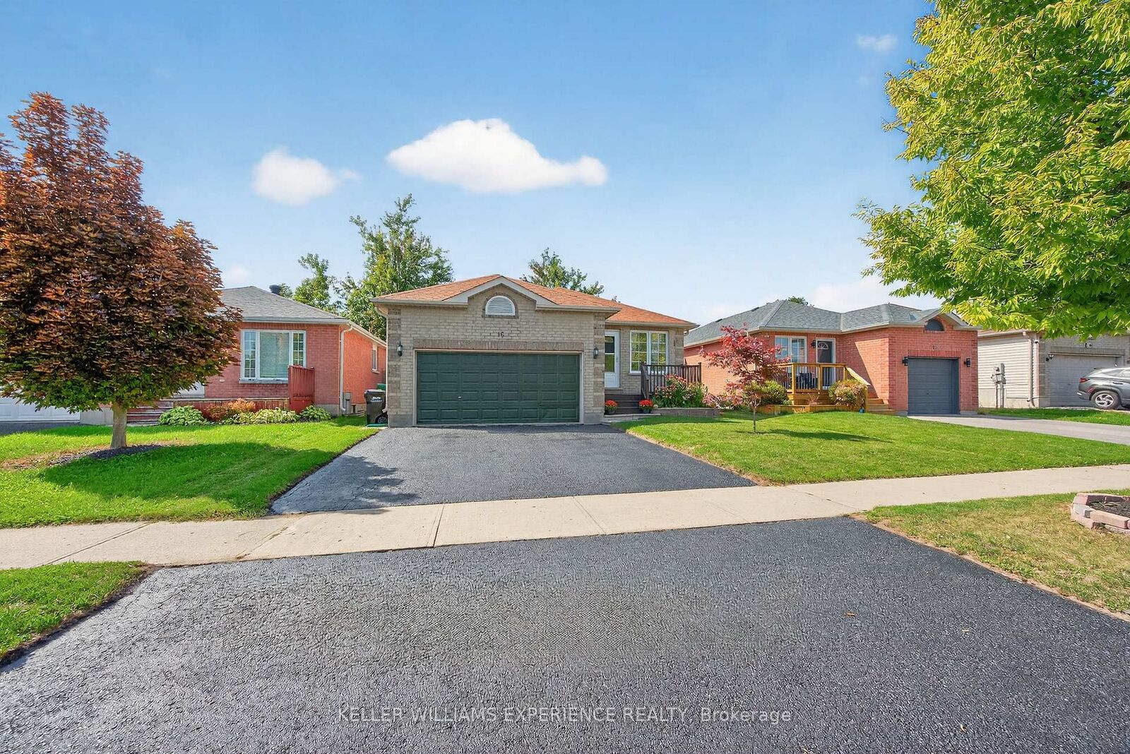 Property Photo: 16 Larkin Drive ON L4M 7A9