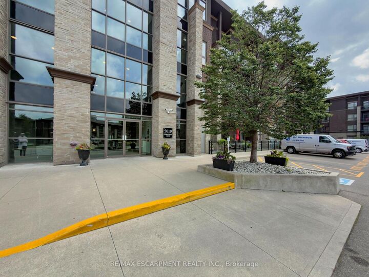 Property Photo:  5010 Corporate Drive 109  ON L7L 0H6 