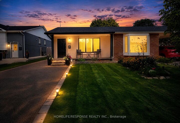 Property Photo: 429 Daralea Heights ON L5A 3H7