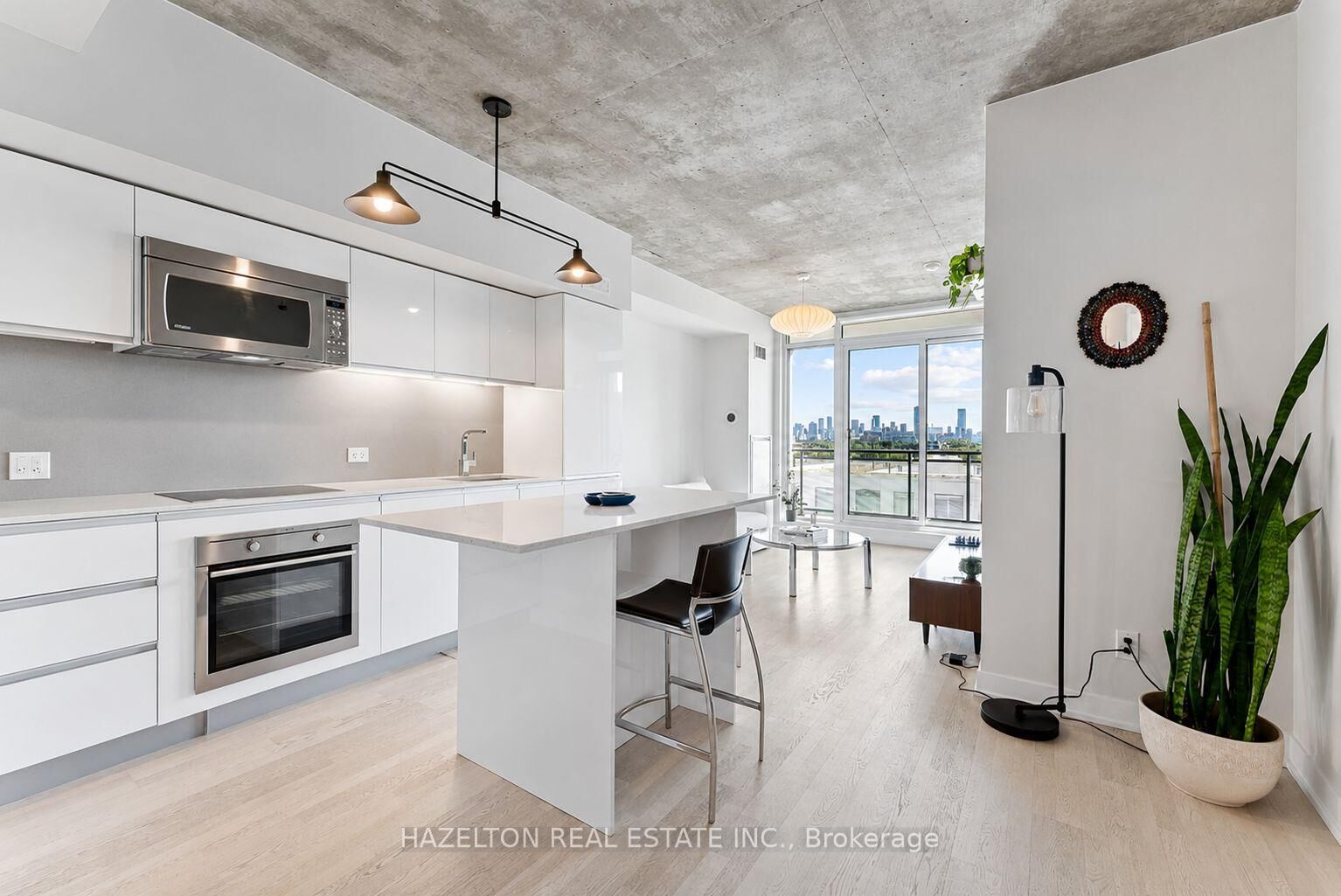 Property Photo:  20 Minowan Miikan Lane 825  ON M6J 0E5 