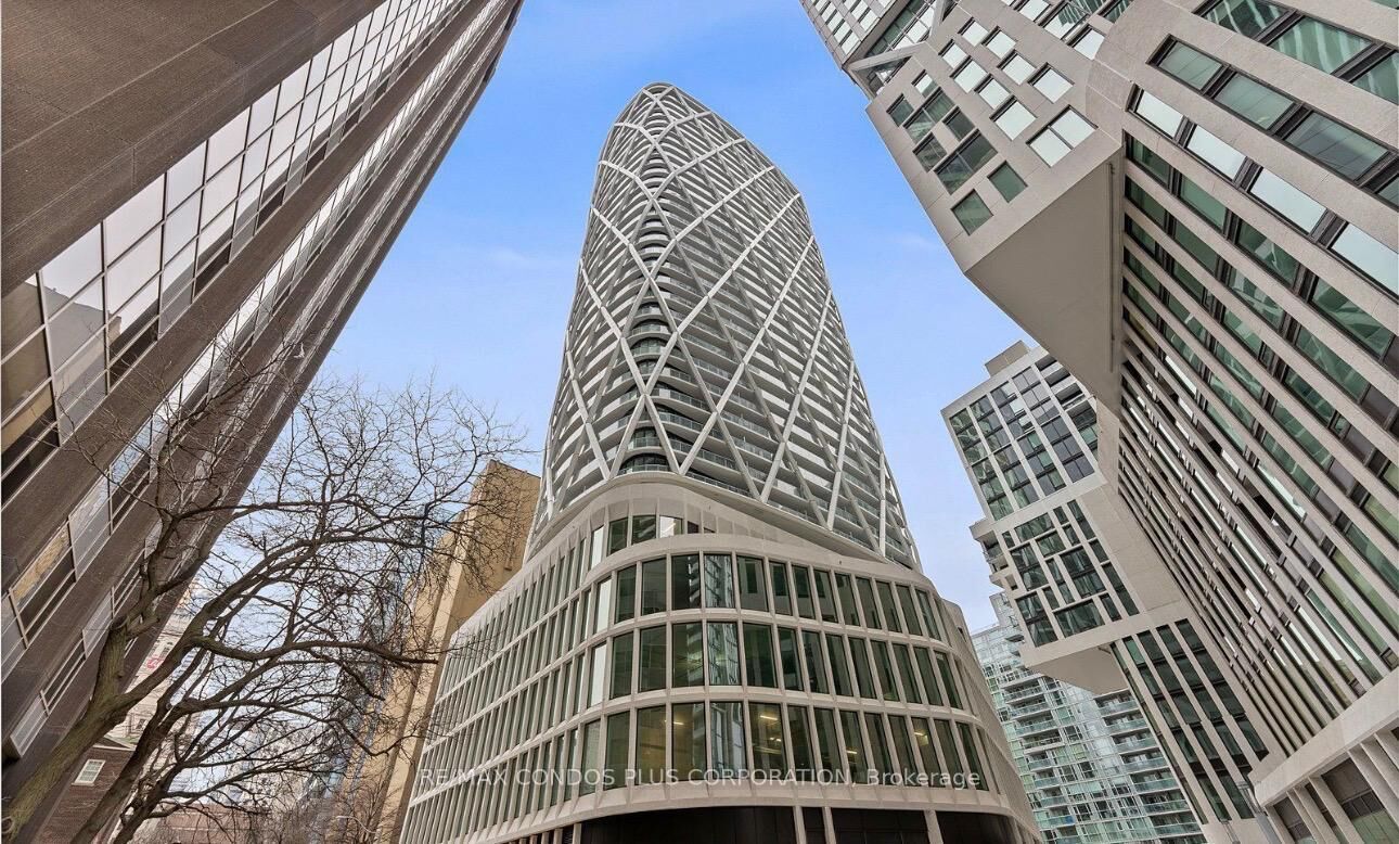 Property Photo: 230 Simcoe Street 1129 ON M5T 0G7