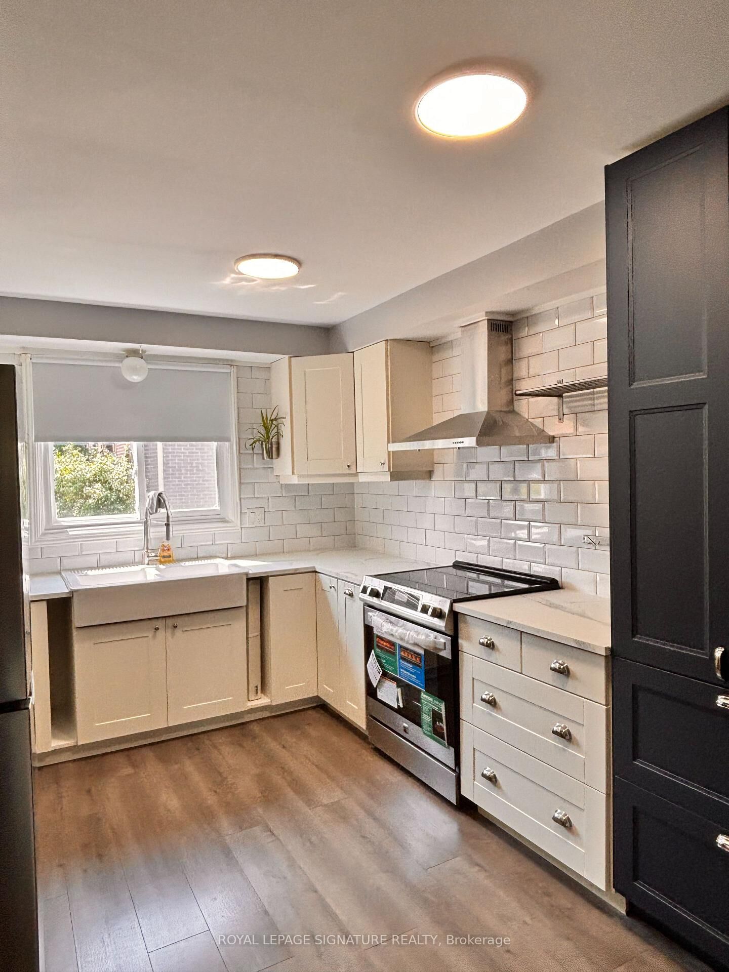Property Photo: 41 Nadia Place 35 ON L6H 1K1