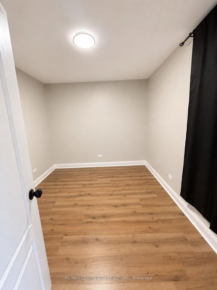 Property Photo: 81 Curtis Street 4 ON N5P 1H9