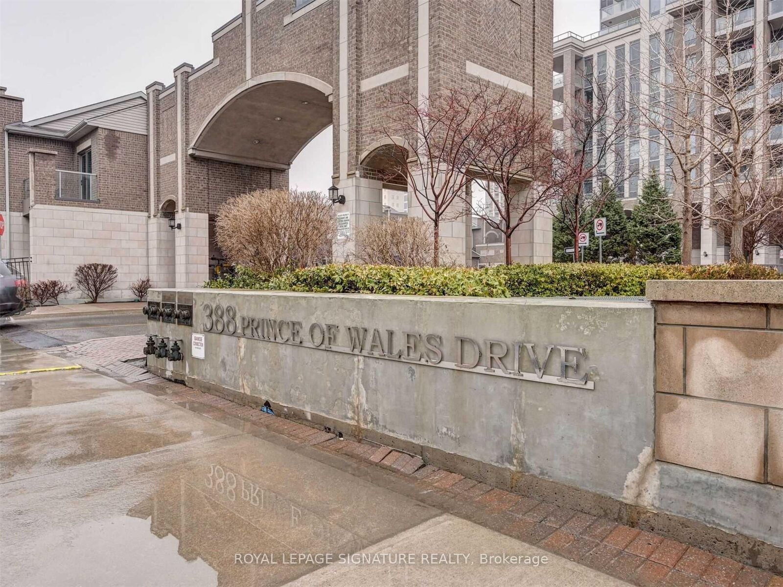 Property Photo: 388 Prince Of Wales Drive 3408 ON L5B 0A1