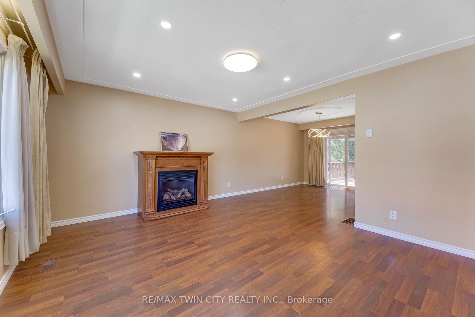 Property Photo:  402 Lakeview Drive  ON N2L 4Z6 