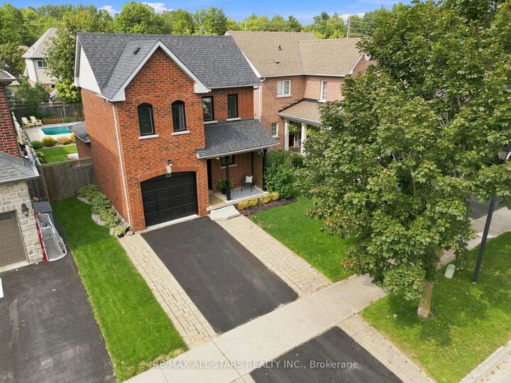 Property Photo:  73 Russell Barton Lane  ON L9P 1Z2 