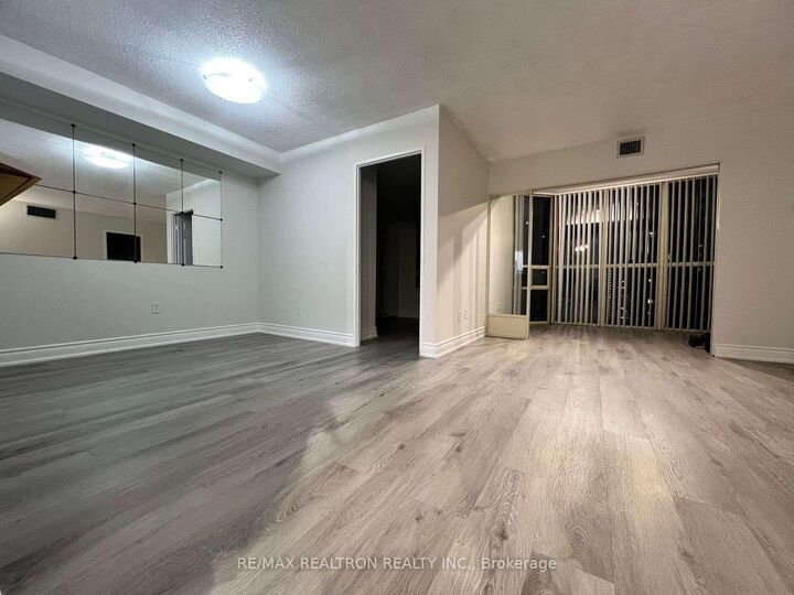 Property Photo:  285 Enfield Place 1412  ON L5B 3Y6 