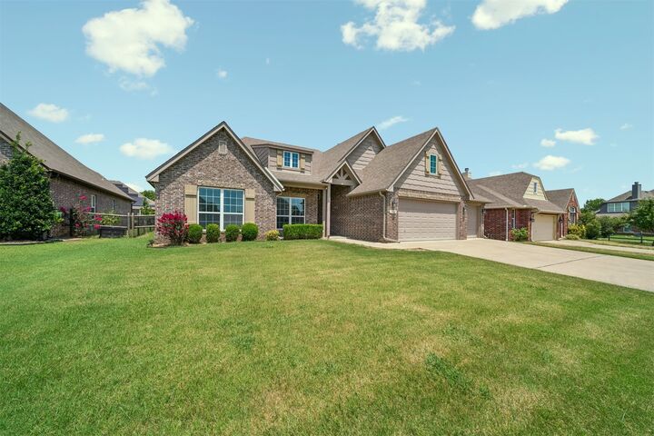 Property Photo: 1708 E Fargo Street OK 74012