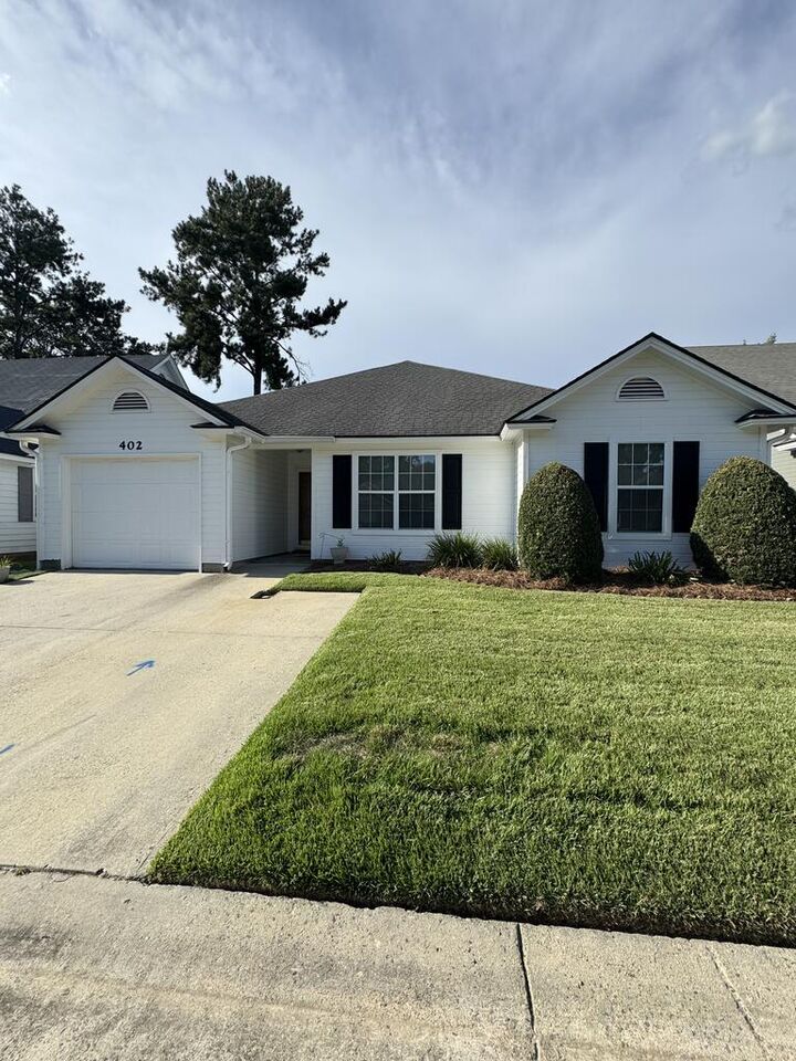 Property Photo: 402 Georgetown Circle GA 31602