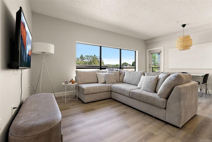Property Photo: 870 Short St #419 BC V8X 2V5
