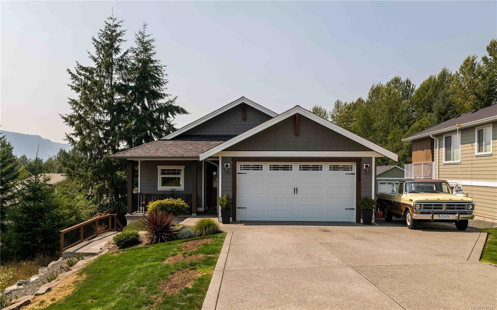 Property Photo: 228 Dawn Coe Cres BC V0R 2G0