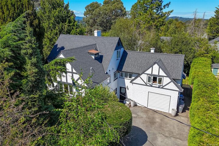 Property Photo: 1234 Union Rd BC V8P 2J6