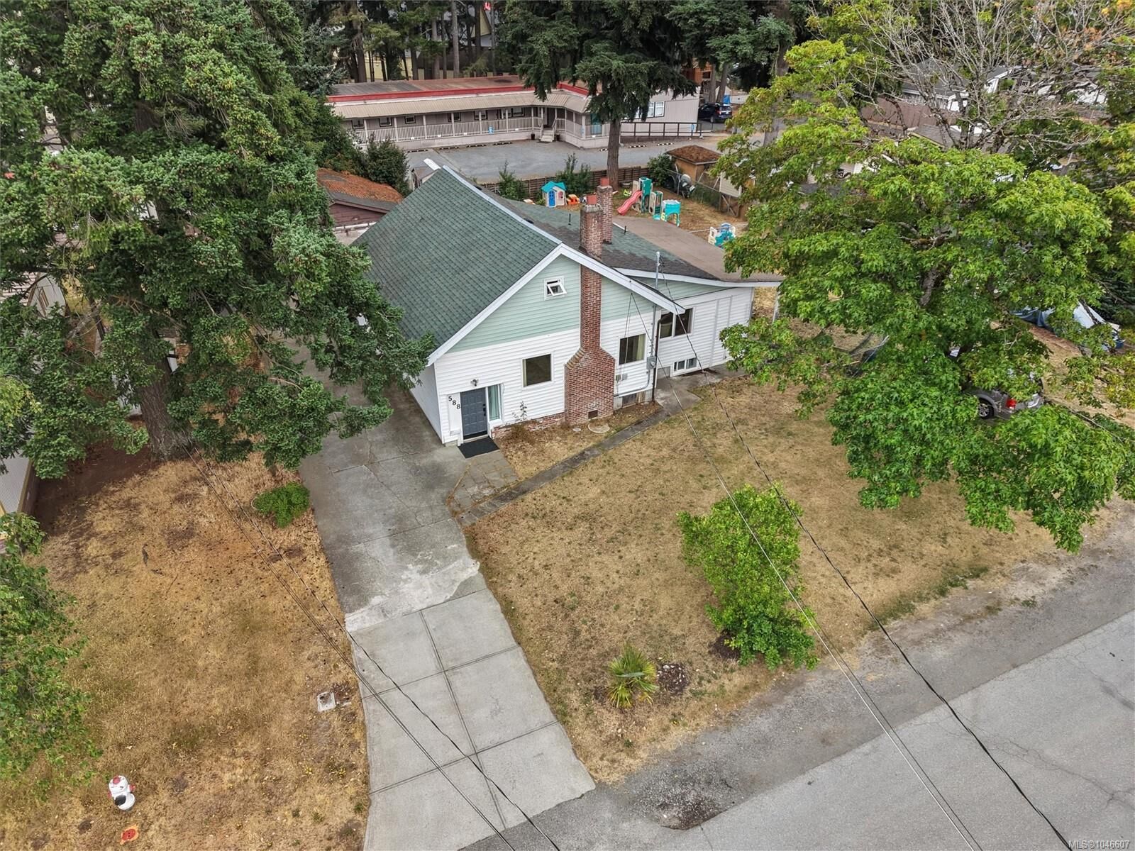 Property Photo:  588 Heatherly Rd  BC V9C 1K1 