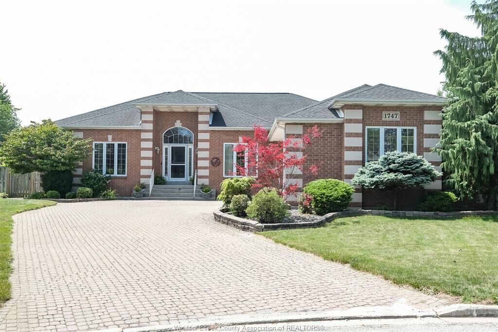 Property Photo: 1747 Chornoby Crescent ON N8N 5A1