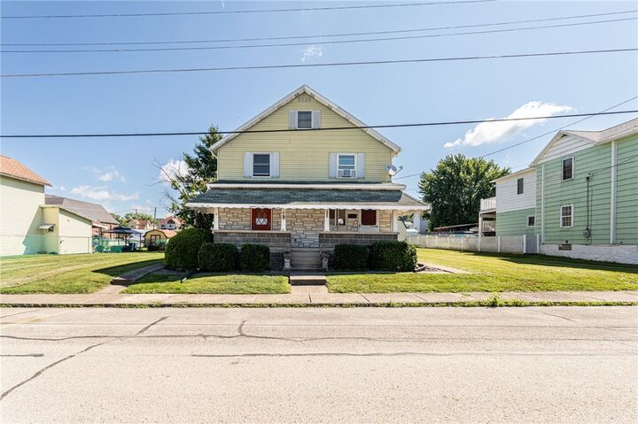 Property Photo: 417 Vine St PA 15425