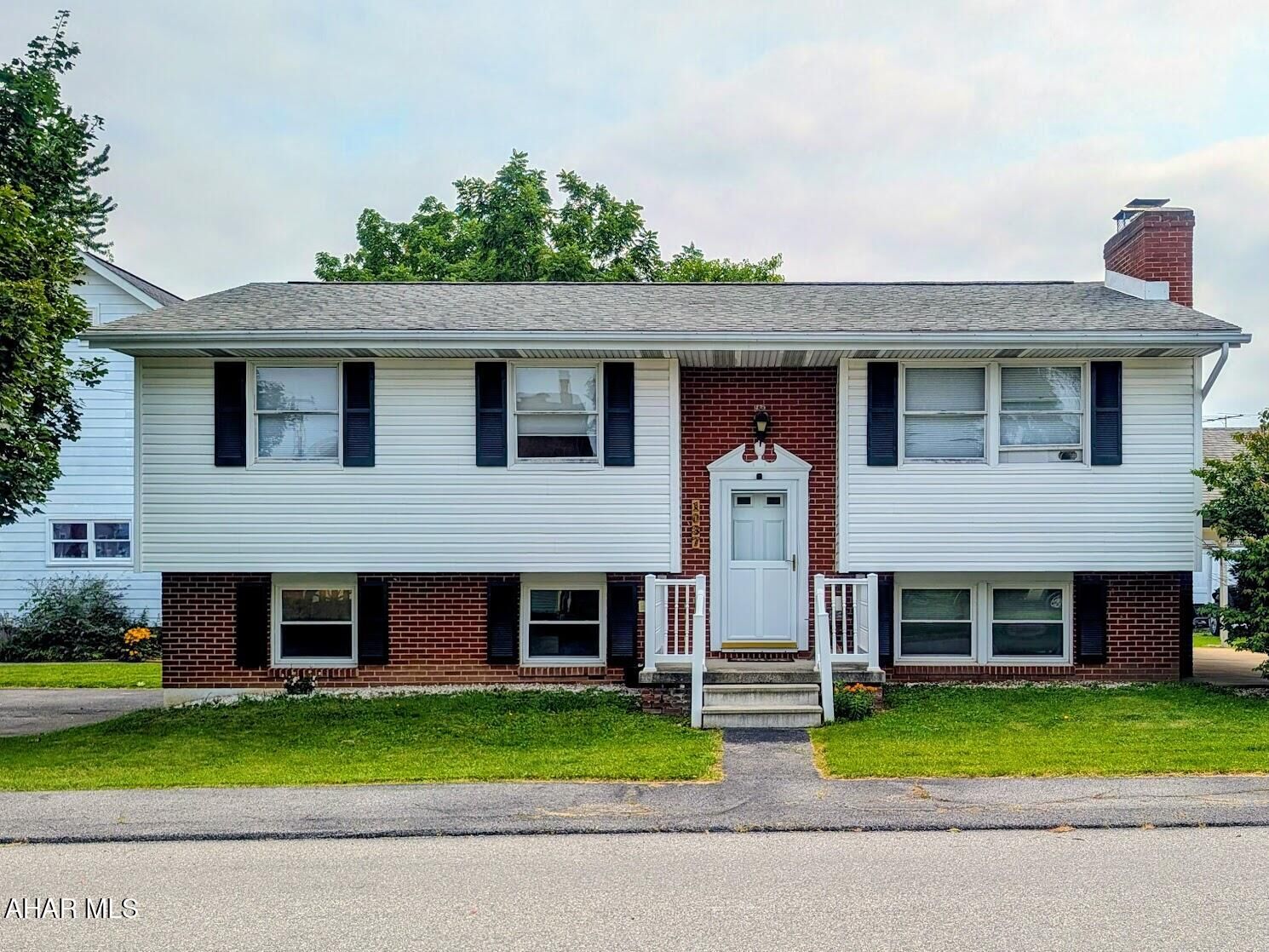 Property Photo:  1037 5th Avenue  PA 16635 