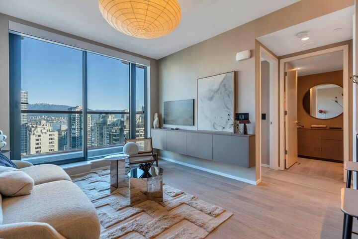 Property Photo: 1482 Robson Street 2204 BC V6G 0E4