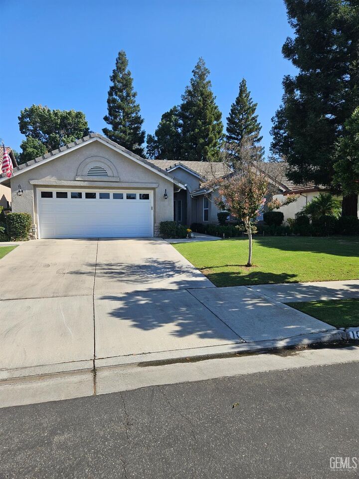 Property Photo: 10001 Timeless Rose Court CA 93311