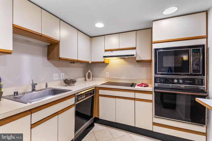 Property Photo: 1099 22nd Street NW 104 DC 20037