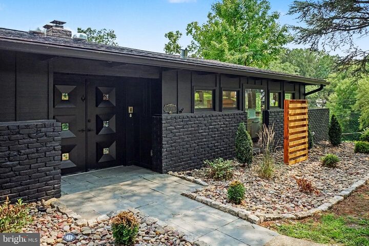 Property Photo:  725 Vista Drive  PA 17011 