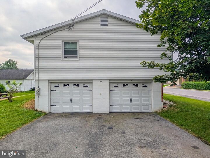 Property Photo:  1037 5th Avenue  PA 16635 