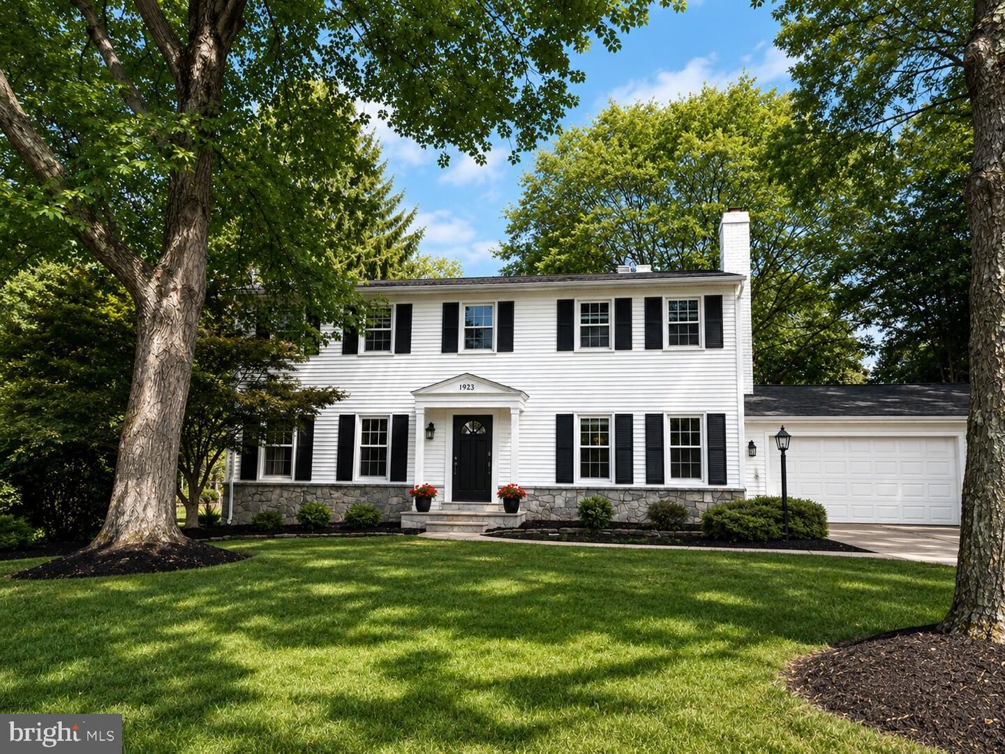 Photo de la propriété:  1923 Saybrook Court  VA 22180 