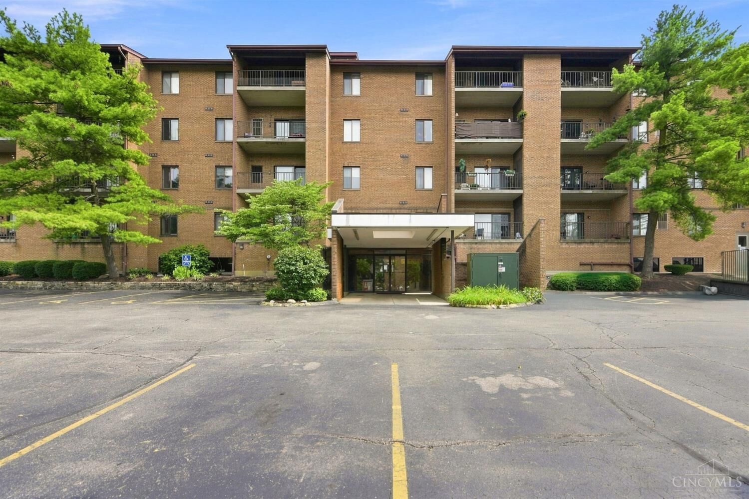 Property Photo:  3004 Glenmore Avenue  OH 45238 