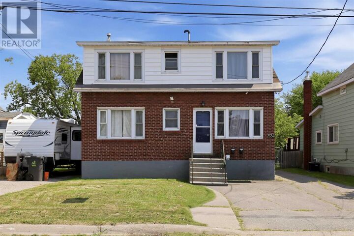 534 Parliament St — photo 1