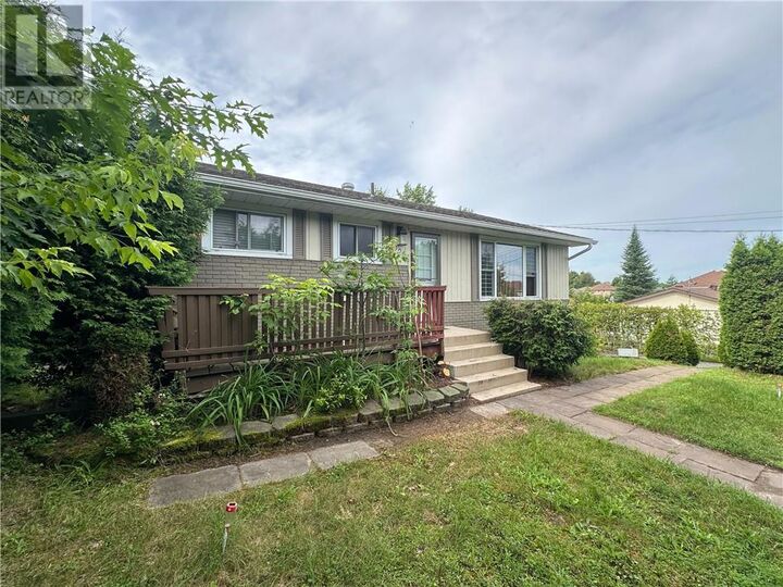 Property Photo: 3039 Hines Street ON P3B 1W5