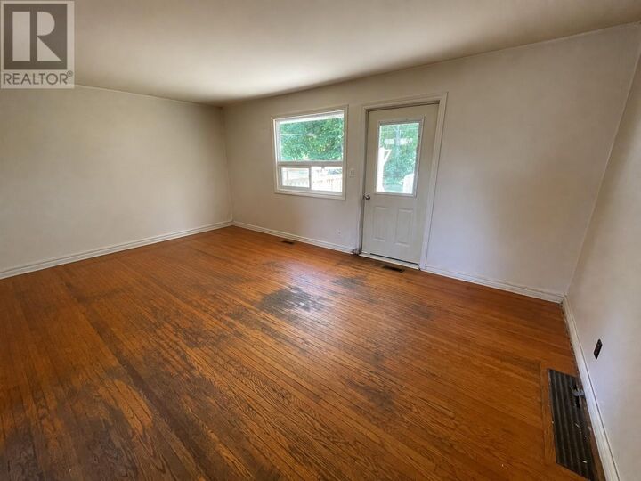 Property Photo:  6 Smith Pl  ON P5A 1R5 